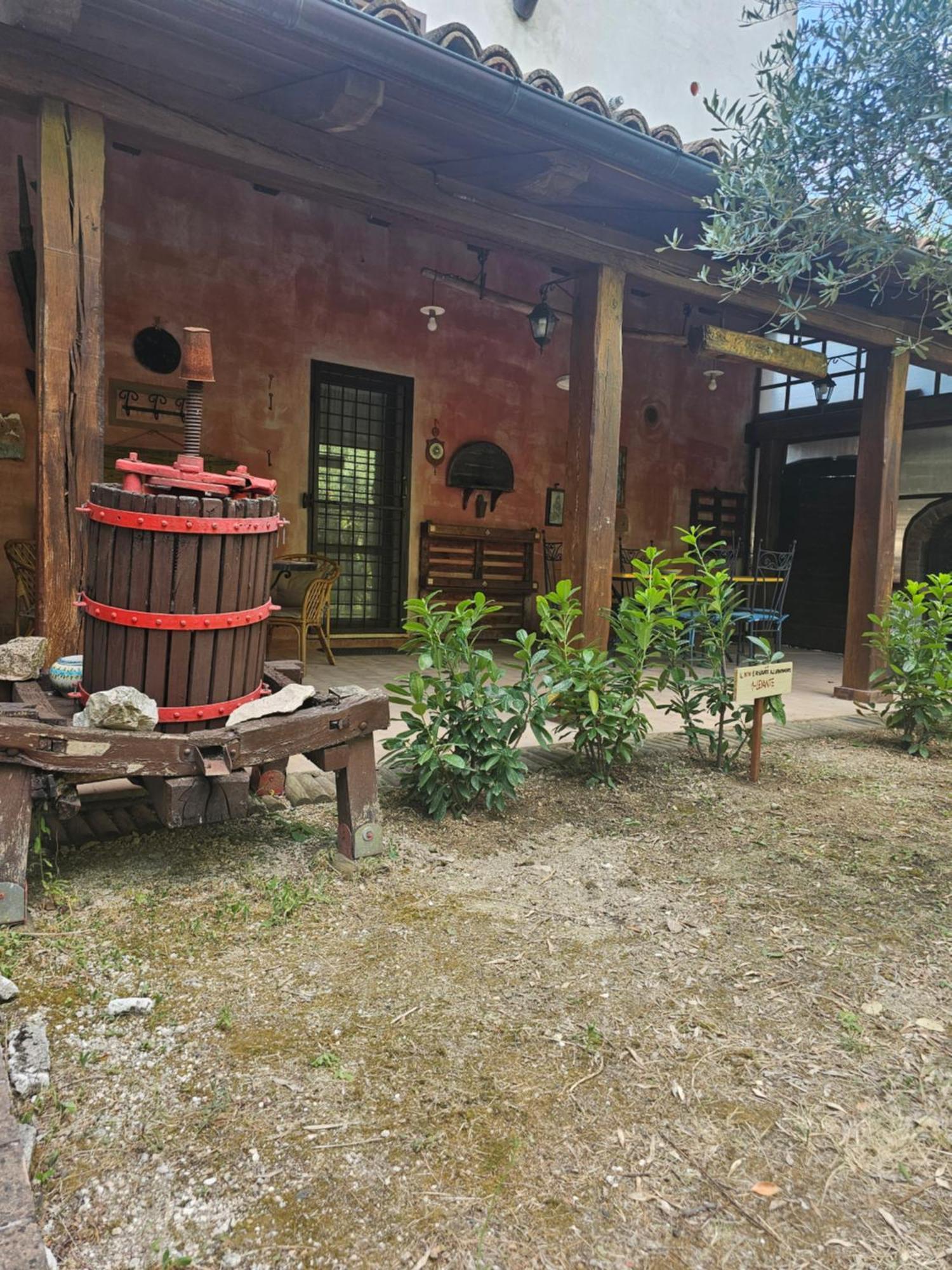 La Rosa Dei Venti - Country House Fossato di Vico Exterior photo